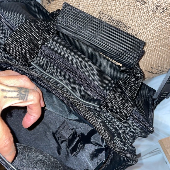 NWT Global New Beginnings Messenger Bag - Picture 5 of 5